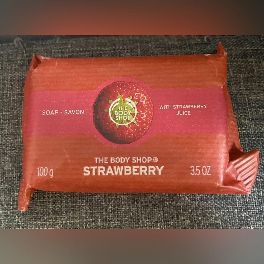 The Body Shop Strawberry Bar Soap 🍓